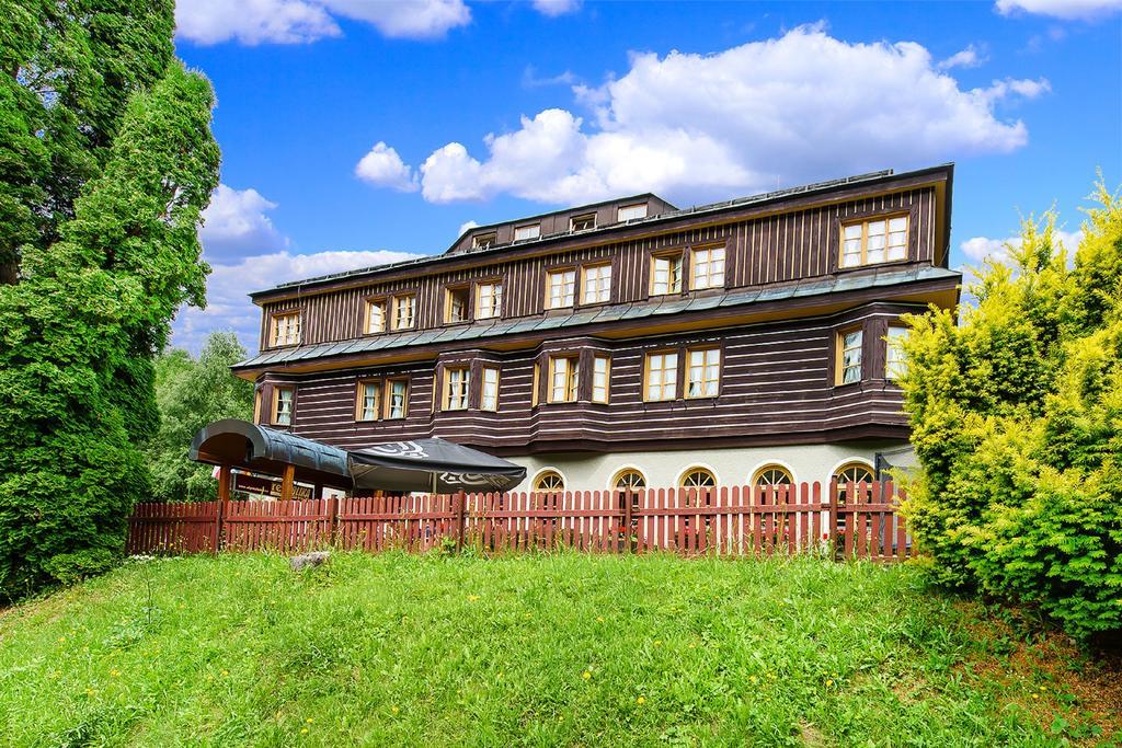 Alpsky Hotel Spindleruv Mlyn Exterior foto
