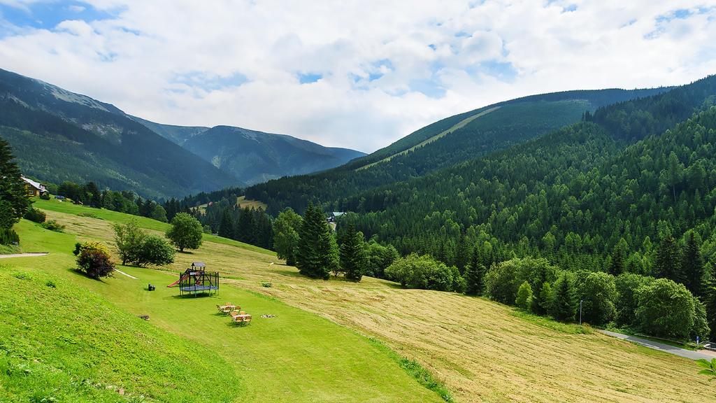 Alpsky Hotel Spindleruv Mlyn Exterior foto