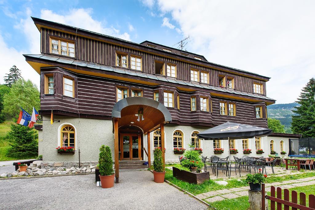 Alpsky Hotel Spindleruv Mlyn Exterior foto
